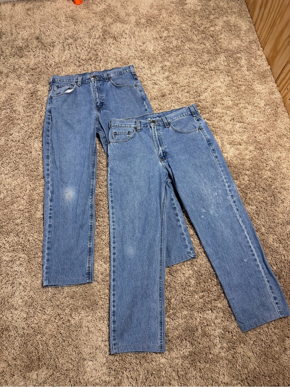 2 pairs of carhartt jeans size 33